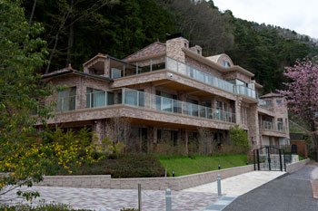 湖と山に囲まれた、こだわりの住宅。 image ht58d