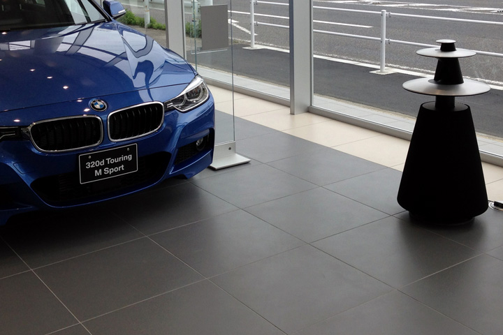 刈谷BMW│ショールーム全体にBeoLab5 のサウンドを