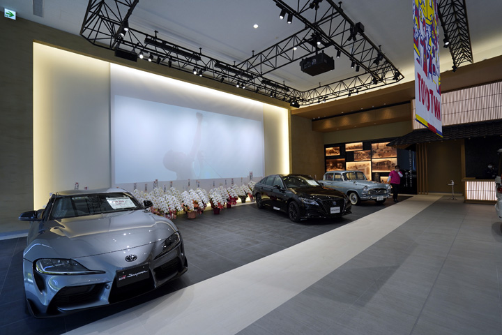 TOYOTOWN四日市店│三重トヨタ：TOYOTOWN四日市店にサイネージシステムを導入