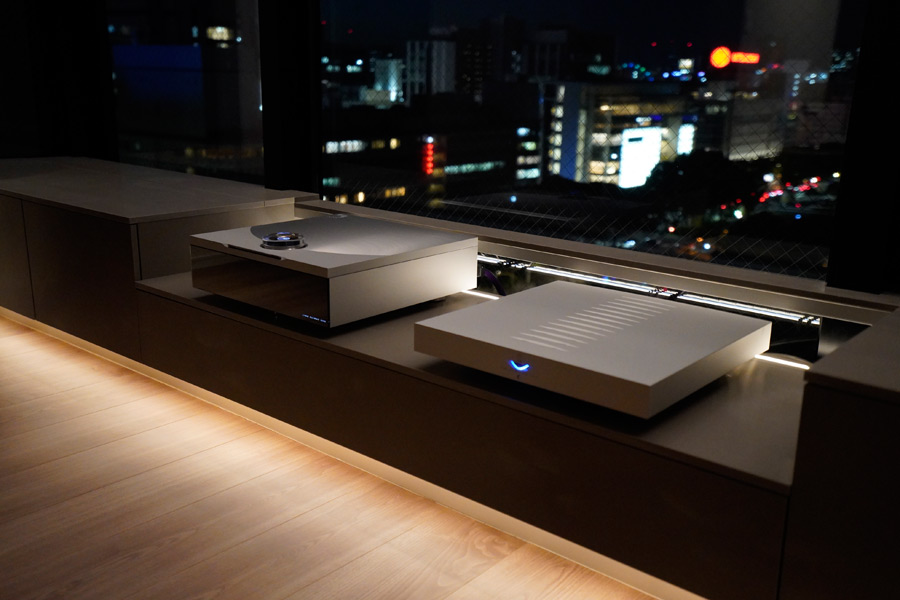 image サラウンドスピーカーはLINN:530 パワーアンプにはLINN:KLIMAX TWIN